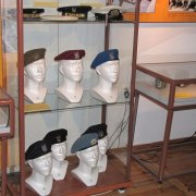 wystawa wojskowych czapek 4